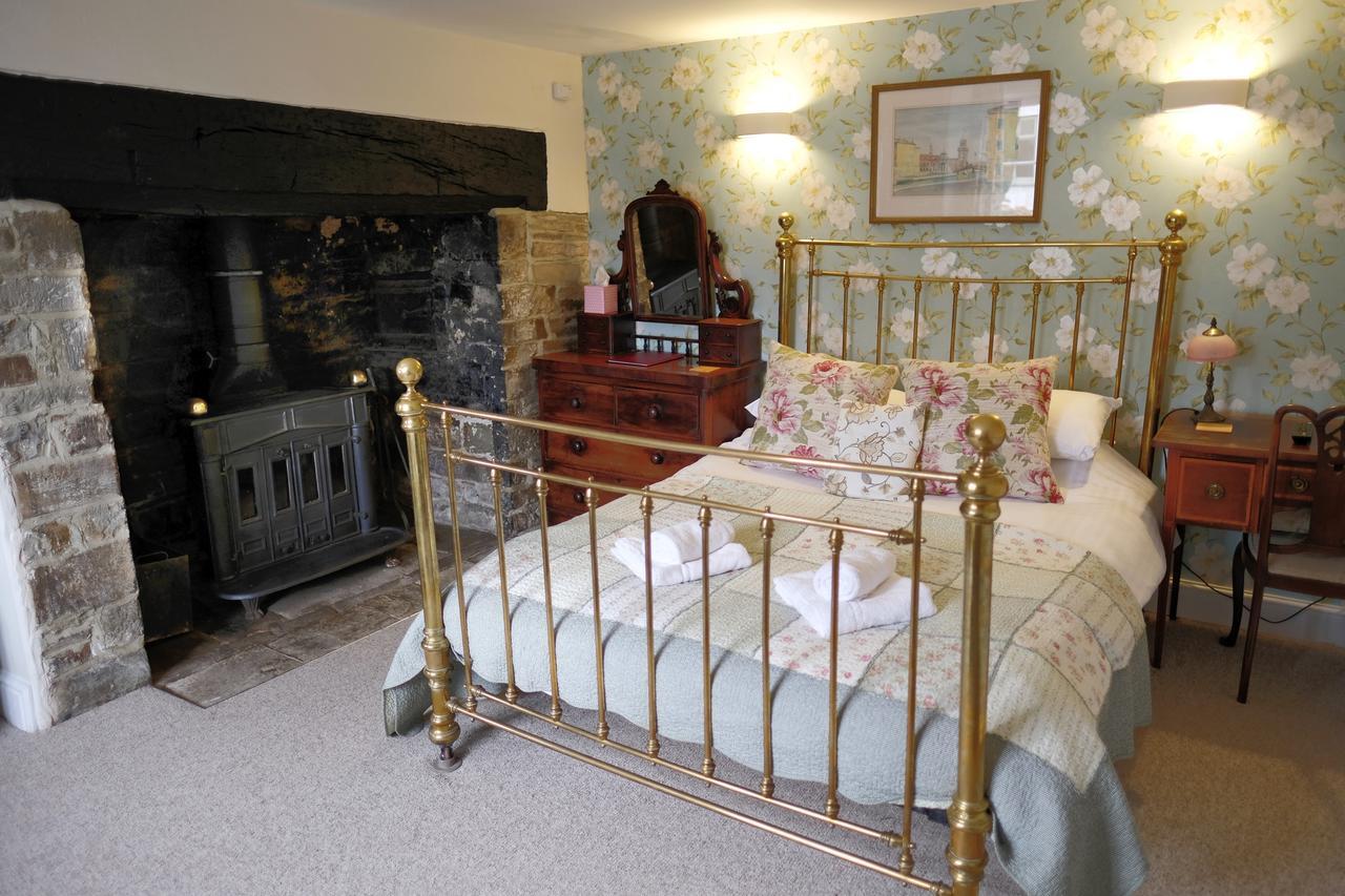 Rams Head Inn Dolton Экстерьер фото